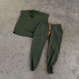 Like new Figs women’s scrubs large